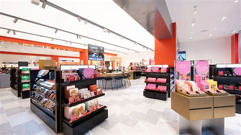 Mecca Cosmetica :: Diverse Project Group - Award Winning Shopfitting, Commercial Joinery and ...