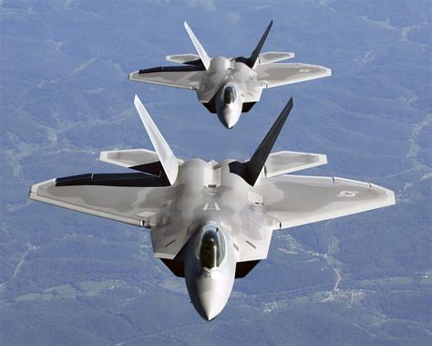 File:Two F-22A Raptor in column flight - (Noise reduced).jpg - Wikipedia