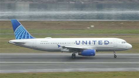 United Airlines Airbus A320-232 [N408UA] Takeoff from PDX - YouTube