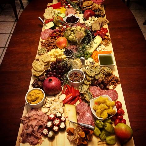 Love this giant antipasto platter / cheese board / grazing table ...