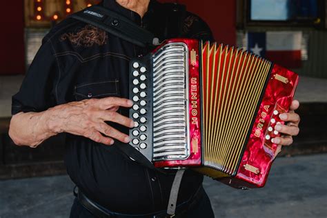 Santiago Jimenez Jr. "Music Is My Life!" – Record Town TX