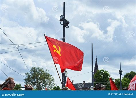 Soviet flag waving editorial stock image. Image of khomry - 71719164