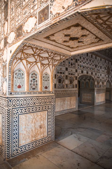 Sheesh Mahal in Jaipur: Amer Fort's Glass Palace - Laure Wanders