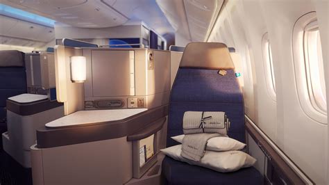 United Polaris - Seat, Amenities, Routes, Lounges & More [2024]