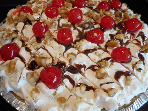 The Ultimate No-Cook Banana Split Dessert | Delishably