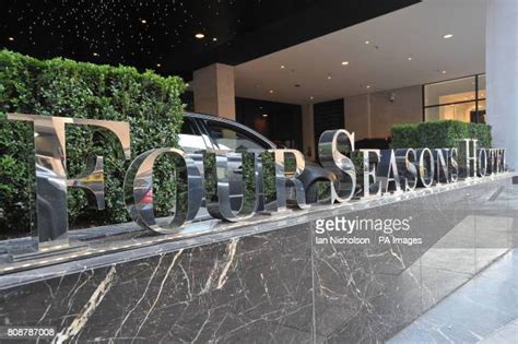 842 Four Seasons Hotel London At Park Lane Stock Photos, High-Res ...