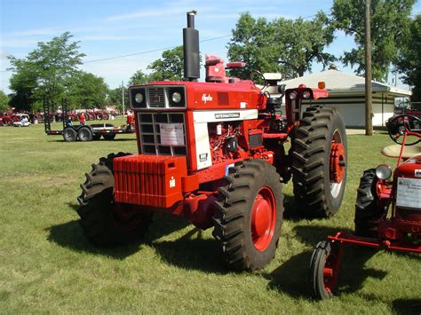 IH 1066 Hydro FWA | International tractors, Farmall tractors, Antique ...