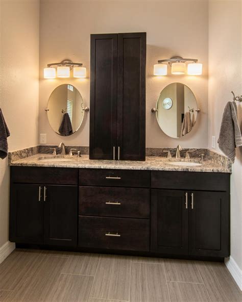 Master Bathroom Double Vanity With Center Tower : Luxurious double ...