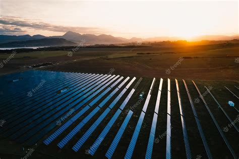 Premium Photo | Blue solar panels photovoltaic modules for renewable ...