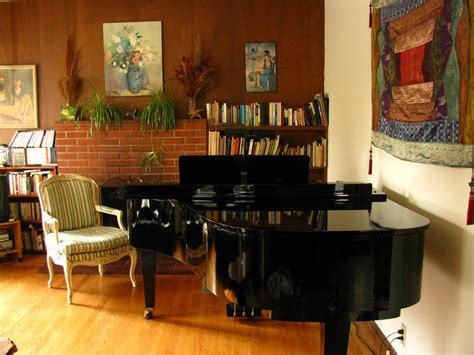 Perfect way for a piano studio to be set up. | 部屋, 家具, 家