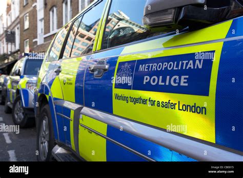 London metropolitan police vehicles hi-res stock photography and images ...