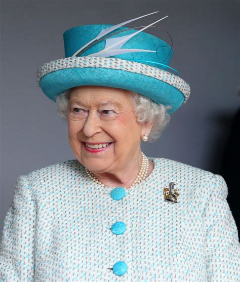 51 of Queen Elizabeth's Best Hats | Queen elizabeth, Queen hat, Queen of england