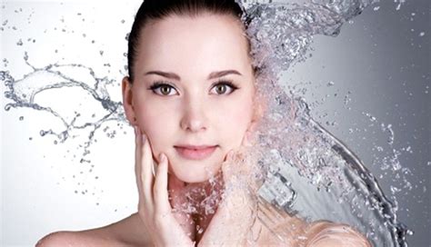 The Beauty Benefits of Drinking Water – In Style Tips