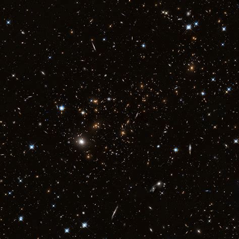 Hubble image of galaxy cluster MACS J0717.5+3745 - Wallpaper