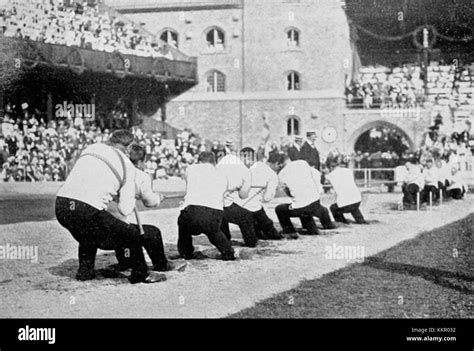 1912 summer olympics tug of war Stock Photo - Alamy