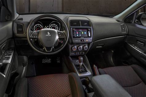 2019 Mitsubishi Outlander Sport Pictures - 83 Photos | Edmunds