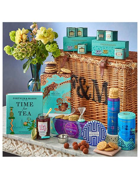 FORTNUM & MASON The Love Of Tea Hamper | Holt Renfrew