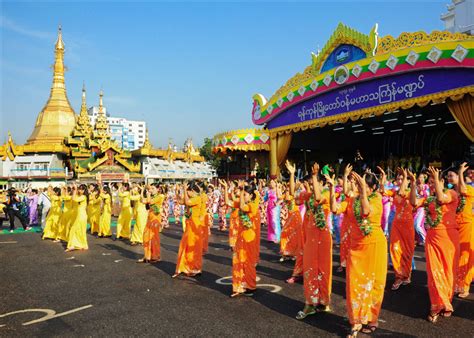 THINGYAN WATER FESTIVAL, MYANMAR - Asean Food Travel