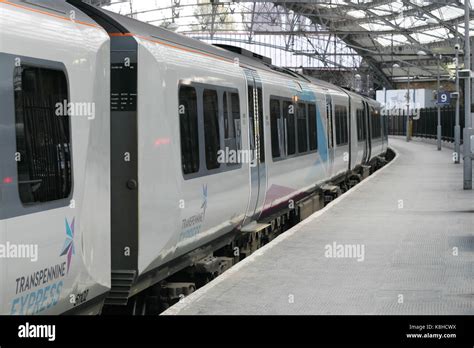 Concourse liverpool street station shops hi-res stock photography and images - Alamy