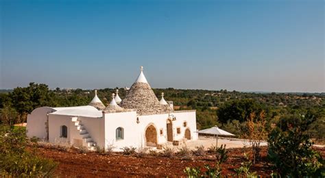 Trulli with pool and views of the Valle D' Itria | Italia Living