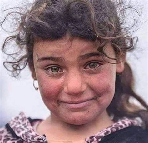 A journalist asked this Syrian girl to smile. | Smile girl, Girl ...