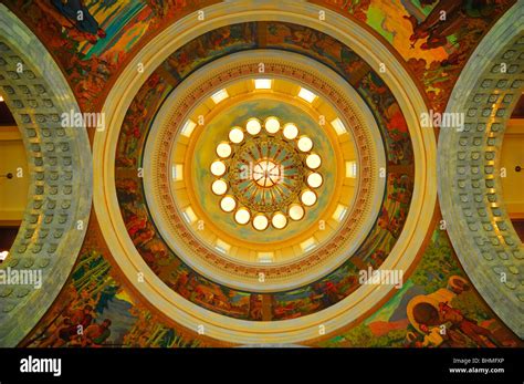 Inside view of the cupola or dome at Utah State Capitol building in Stock Photo: 28111070 - Alamy