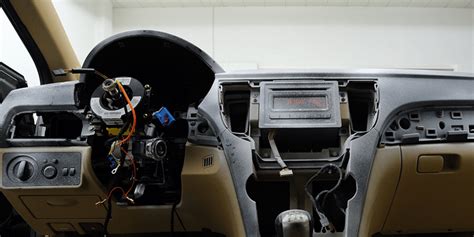 WHAT MAKES A CAR UNIQUE: A LOOK AT THE INSTRUMENT PANEL AND CENTER ...