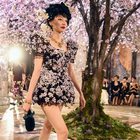 Arriba 61+ imagen dolce and gabbana cherry dress - Abzlocal.mx