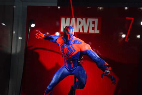 Hot Toys Spider-man: Across The Spider-Verse - Spider Man 2099 1:6 ...