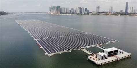 Singapore completes one of the first floating solar farms in the sea | Electrek