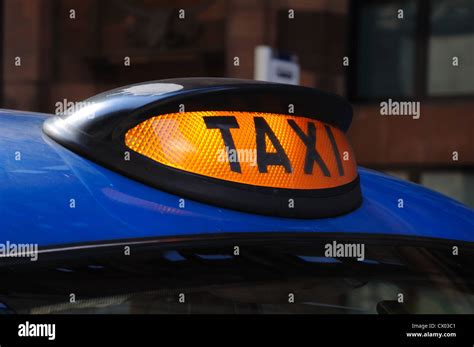 Taxi rank sign hi-res stock photography and images - Alamy