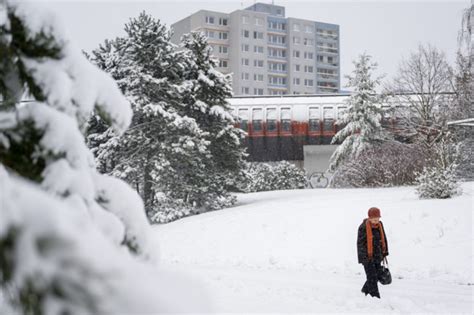 Czech Republic braces for heavy snowfall: travel disruptions expected