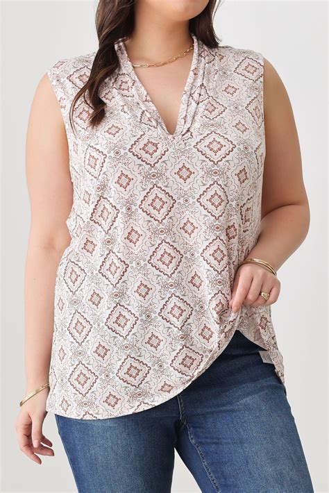 Wholesale Plus Size Paisley Print Sleeveless V-Neckline Tops