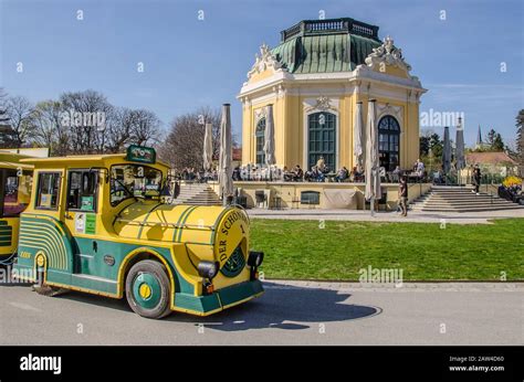 Schönbrunn zoo hi-res stock photography and images - Alamy