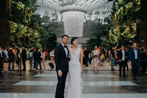 A Wedding that Took Place at Two Iconic Buildings In Singapore: Jewel ...