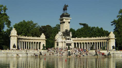 Explore Madrid: Parks and Gardens You'll Love | Plum Guide