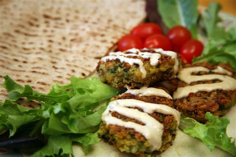 Jewish Falafel With Tahini Sauce - Sunshine Dawn