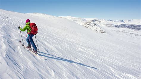 Uphill skiing: how the heck do they do that? | Advnture