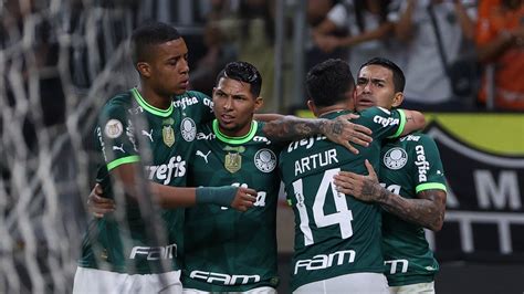 "R$ 190 milhões"; Meio-campista do Palmeiras vira alvo de Chelsea e ...