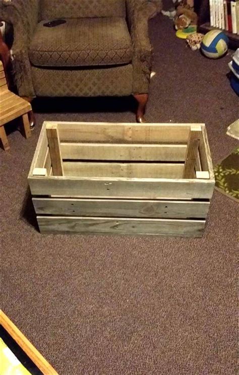 Easy & Simple Wood Pallet Toy Box - Easy Pallet Ideas | Pallet toy boxes, Pallet ideas easy, Diy ...