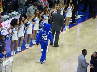Basketball mascot & cheerleaders | Basketball game: Philadel… | Flickr