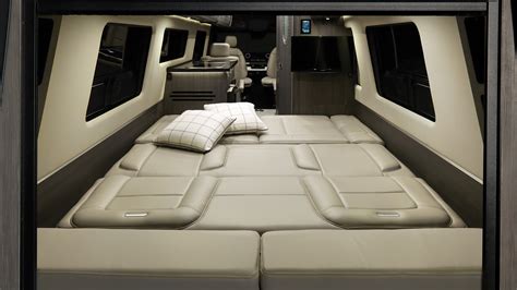 Interstate 24GL | Mercedes-Benz Touring Coaches | Airstream