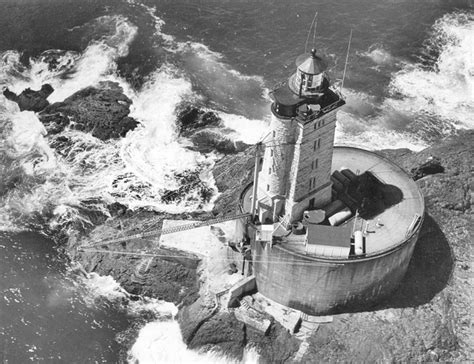 Saint George Reef Lighthouse, California at Lighthousefriends.com