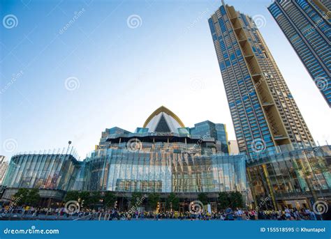 Tourist To See View of the Iconsiam on the River Editorial Image ...