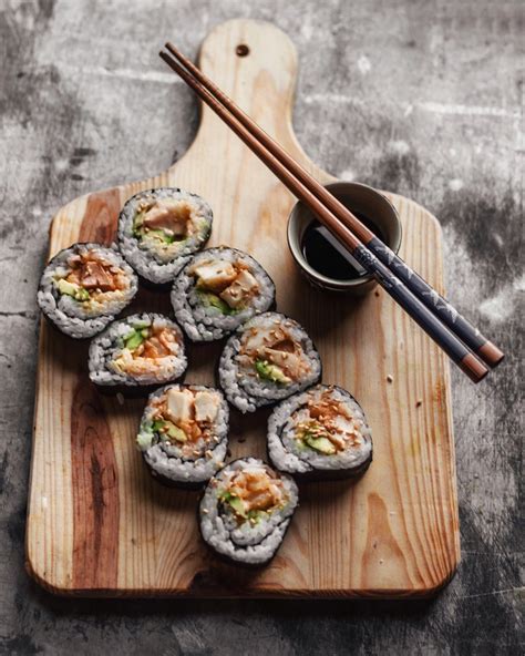 Mushroom Tempura Roll with Spicy Mayo - HANNAH CHIA | Vegan sushi rolls ...