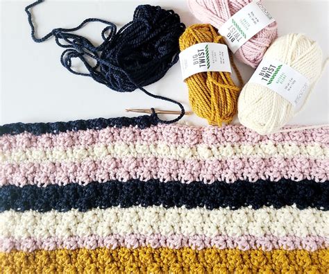 Chunky Yarn Crochet Blanket Pattern - EasyCrochet.com