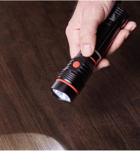 Magnet-Mount LED Task Light/Flashlight - Lee Valley Tools