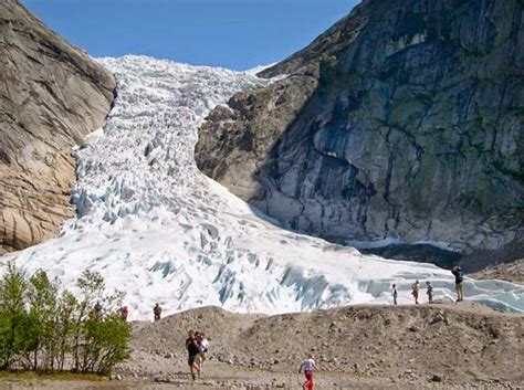 Briksdalsbreen – an Endangered Ice Wonder in Norway - Snow Addiction - News about Mountains, Ski ...