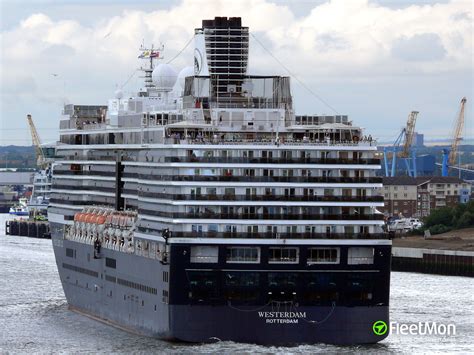 Photo of WESTERDAM (IMO: 9226891, MMSI: 244128000, Callsign: PINX) taken by IanJohn