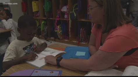 Mattie Wells Elementary School does Growing Readers program | 13wmaz.com